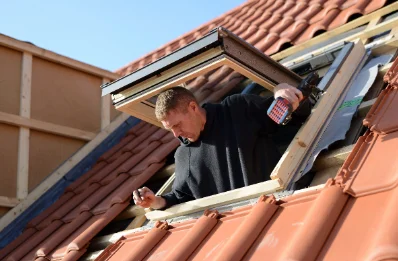 Pose de fenêtres de toit Velux à Couvertoirade